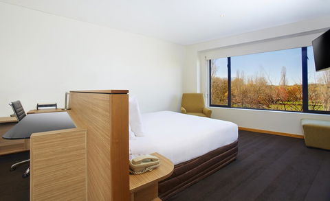 Crowne Plaza Canberra, An IHG Hotel - Sunshine Coast Guide 41