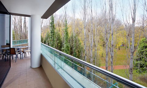 Crowne Plaza Canberra, An IHG Hotel - Sunshine Coast Guide 12
