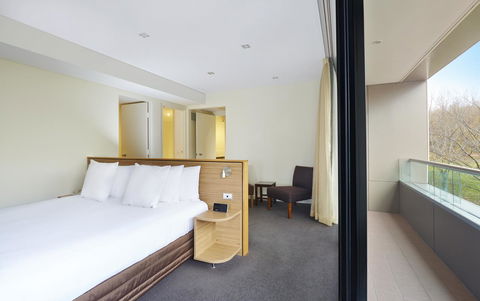 Crowne Plaza Canberra, An IHG Hotel - Sunshine Coast Guide 13