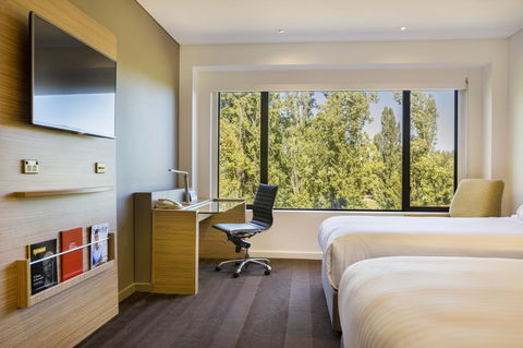 Crowne Plaza Canberra, An IHG Hotel - Sunshine Coast Guide 22