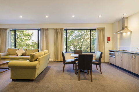 Crowne Plaza Canberra, An IHG Hotel - Sunshine Coast Guide 35