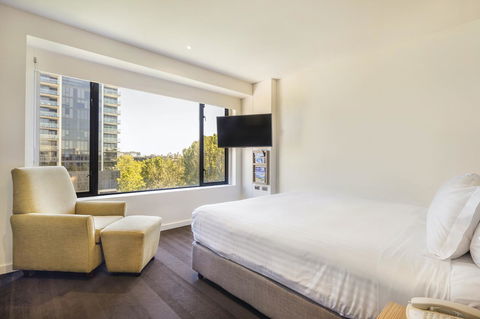 Crowne Plaza Canberra, An IHG Hotel - Sunshine Coast Guide 21
