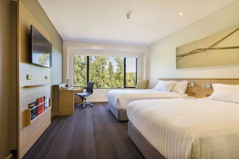 Crowne Plaza Canberra, An IHG Hotel - Sunshine Coast Guide 32