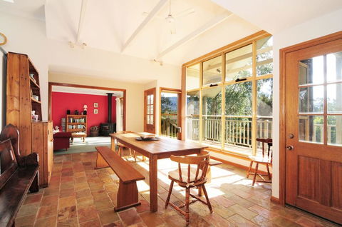 Bonnie Doon - Family Friendly Home! - Sunshine Coast Guide 3