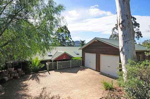 Bonnie Doon - Family Friendly Home! - Sunshine Coast Guide 0