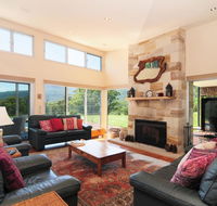 Bottlebrush Lodge - Great views and a pool - Sunshine Coast Guide