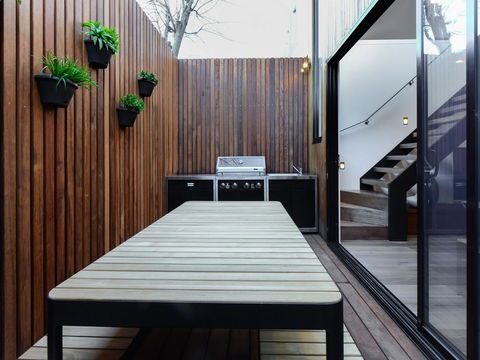 Boutique Stays - County Down, Contemporary Port Melbourne Home - Sunshine Coast Guide 1