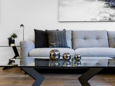 Boutique Stays - County Down, Contemporary Port Melbourne Home - Sunshine Coast Guide 3
