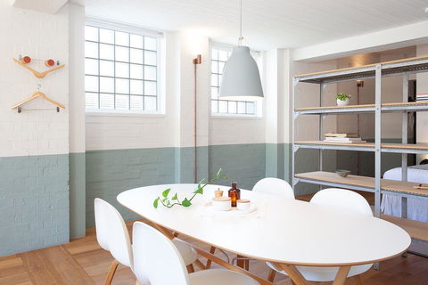 Boutique, Sunlit Studio With Designer Furnishings - Sunshine Coast Guide 1