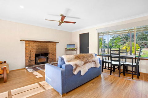 Braeside Cabin One - Pinkwood - Sunshine Coast Guide 3
