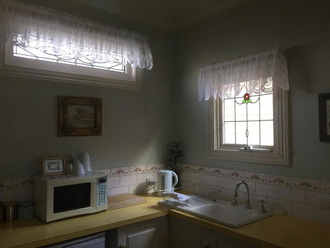 Braeside Garden Cottages - Sunshine Coast Guide 3