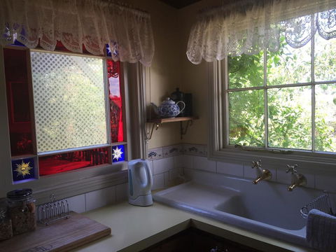 Braeside Garden Cottages - Sunshine Coast Guide 1