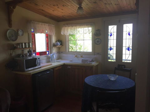Braeside Garden Cottages - Sunshine Coast Guide 2