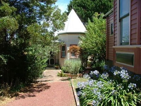 Braeside Garden Cottages - Sunshine Coast Guide 0