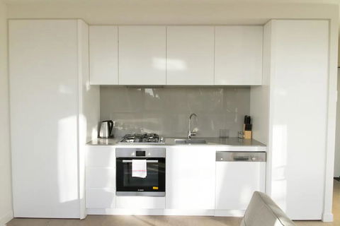 Brand New 1 Bedroom In South Melbourne In Luxury High Rise Block - Sunshine Coast Guide 2