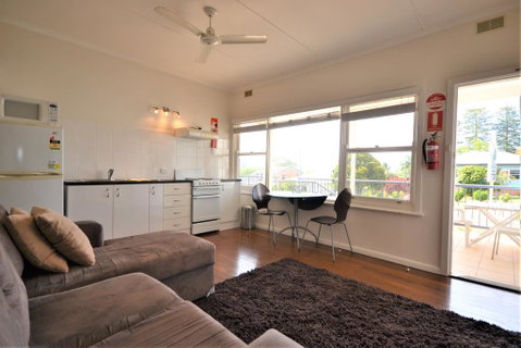 Breakers 2 2 Hill Street - Sunshine Coast Guide 2