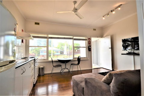 Breakers 2 2 Hill Street - Sunshine Coast Guide 3