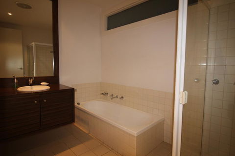 Breakers Holiday House - Sunshine Coast Guide 1