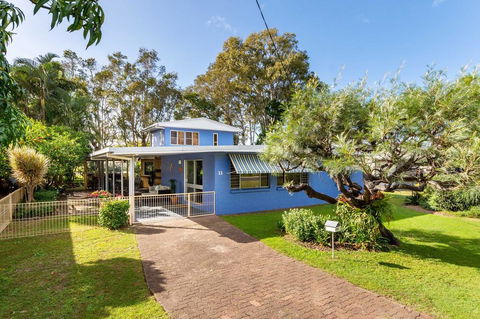 Bribie Beach House, Waterfront Directly Across The Road - Solander Esp, Banksia Beach - Sunshine Coast Guide 0
