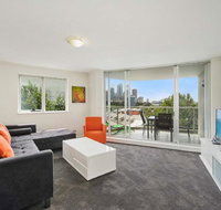 Bridge and Sails - Views of the Bridge and Opera House from this Executive 2BR Apartment in Darlinghurst - Sunshine Coast Guide