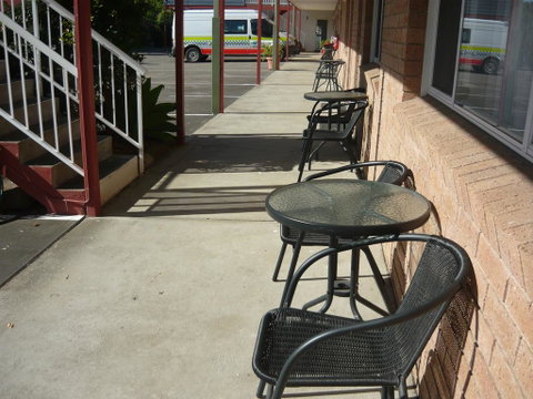 Bridge Motel - Sunshine Coast Guide 1