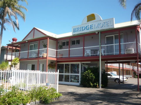 Bridge Motel - Sunshine Coast Guide 0