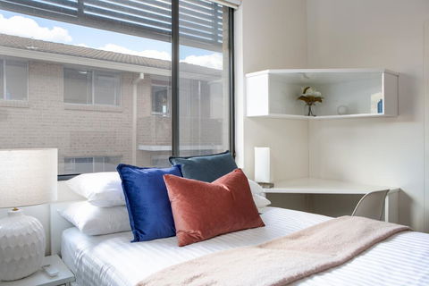 Bright Studio Steps From Westmead Hospital - Sunshine Coast Guide 1