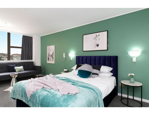 Bright, Modern Studio Steps From The Action - Sunshine Coast Guide 2