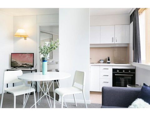 Bright, Modern Studio Steps From The Action - Sunshine Coast Guide 0