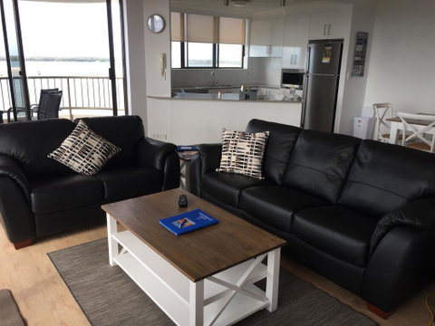 Broadwater Shores Waterfront Apartments - Sunshine Coast Guide 1
