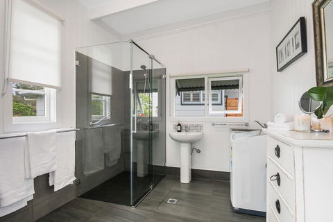 Brooklet Cottage - Sunshine Coast Guide 1
