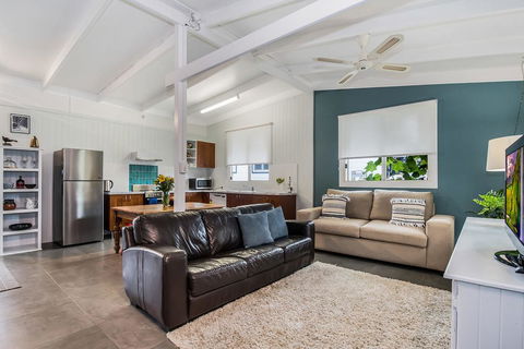 Brooklet Cottage - Sunshine Coast Guide 3