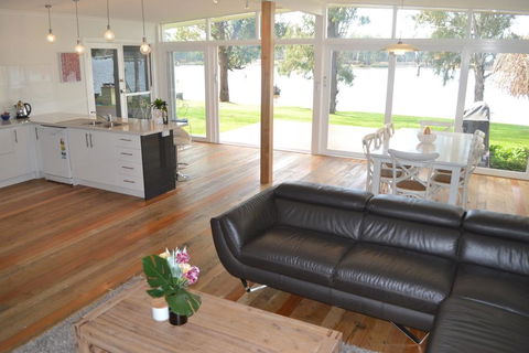 Bundalong Waterfront- 28 Graham Ave, Bundalong - Sunshine Coast Guide 2