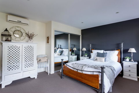 Bungalow On The Coast - Sunshine Coast Guide 0