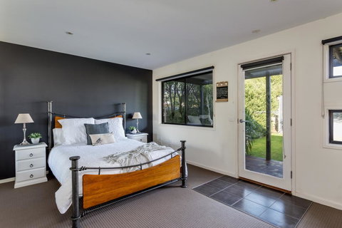 Bungalow On The Coast - Sunshine Coast Guide 3