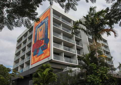 Cairns Plaza Hotel - Sunshine Coast Guide 1