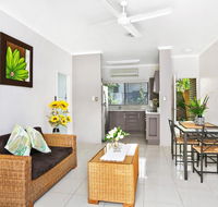 Cairns Reef Retreat - Sunshine Coast Guide