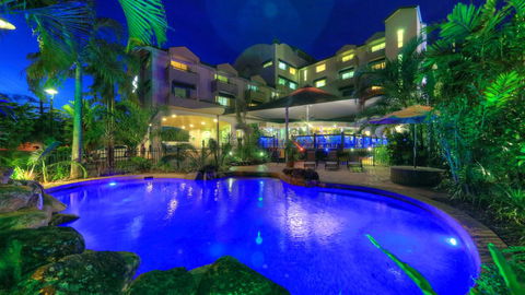 Cairns Sheridan Hotel - Sunshine Coast Guide 0