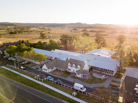Camden Valley Inn - Sunshine Coast Guide 0