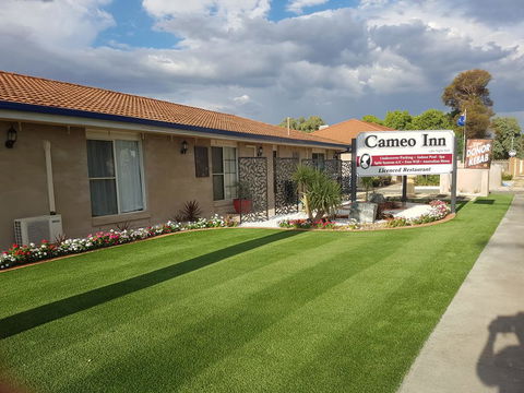 Cameo Inn Motel - Sunshine Coast Guide 0