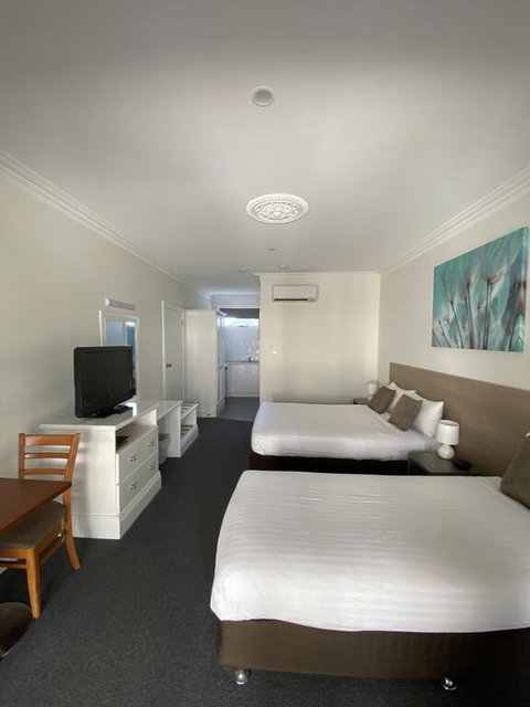 Campaspe Lodge - Sunshine Coast Guide 1