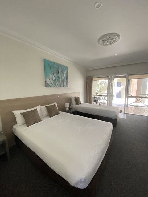 Campaspe Lodge - Sunshine Coast Guide 2