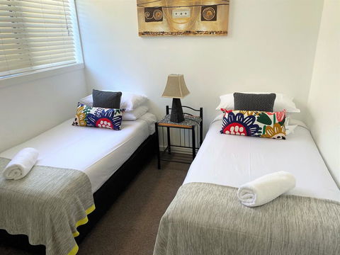 Canberra Short Term And Holiday Accommodation - Sunshine Coast Guide 1