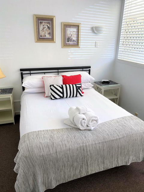 Canberra Short Term And Holiday Accommodation - Sunshine Coast Guide 3