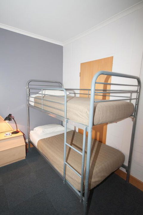 Capital Airport Motel - Sunshine Coast Guide 3