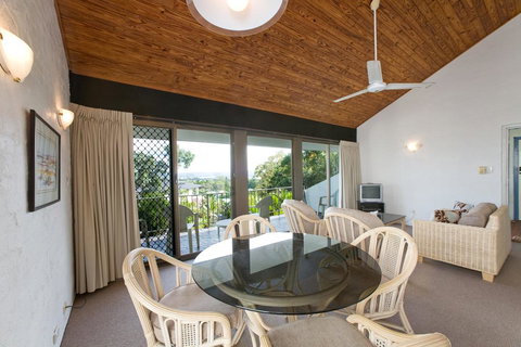 Caralina Court - Sunshine Coast Guide 1