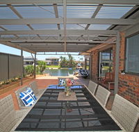 Carefree on Cormorant - Sunshine Coast Guide