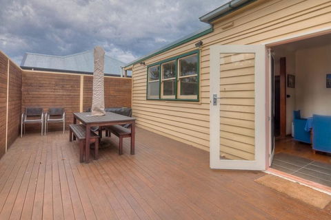 Carrick Fergus - Centrally Located Family Home - Sunshine Coast Guide 1
