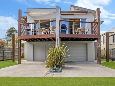 CASTWOOD VILLA No. 1 - Sunshine Coast Guide 2