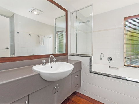 CASTWOOD VILLA No. 1 - Sunshine Coast Guide 3